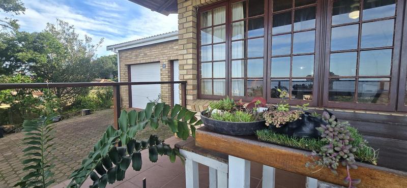 3 Bedroom Property for Sale in Outeniqua Strand Western Cape